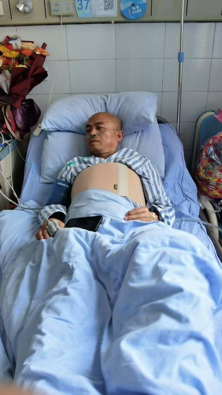 60岁男子高桥跳水救人骨折 妻子：不止一次下河救人 街道办申报见义勇为